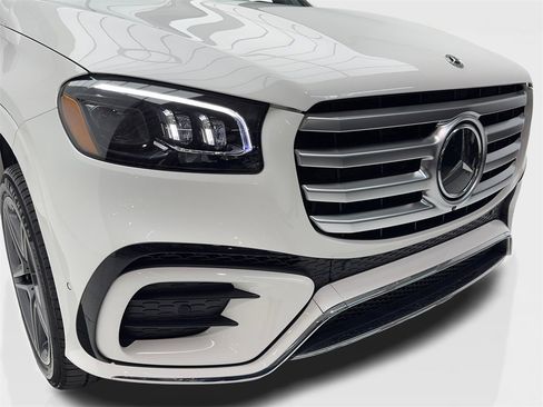 Used 2025 Mercedes-Benz GLS 450 4MATIC w/ AMG Line Exterior image 3