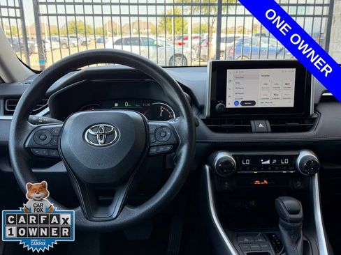 Used 2025 Toyota RAV4 XLE FWD image 5