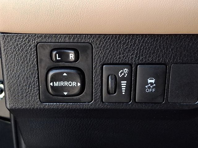 Used 2014 Toyota RAV4 Limited AWD/4WD image 26