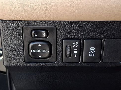 Used 2014 Toyota RAV4 Limited AWD/4WD image 26