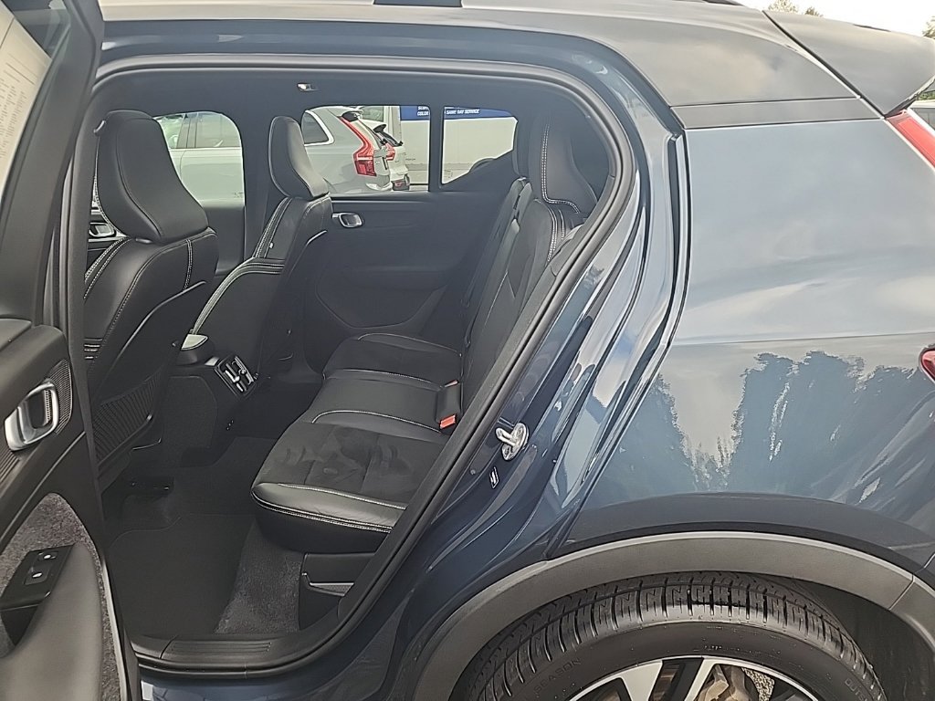 Used 2022 Volvo XC40 T5 R-Design w/ Advanced Package AWD/4WD image 14