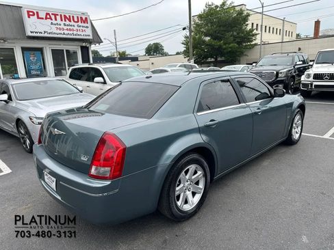 Used 2006 Chrysler 300 Touring RWD image 4