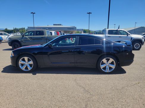 Used 2013 Dodge Charger R/T RWD image 12