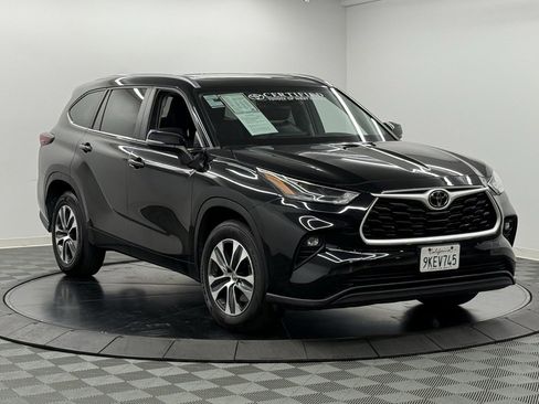 Used 2024 Toyota Highlander XLE image 5