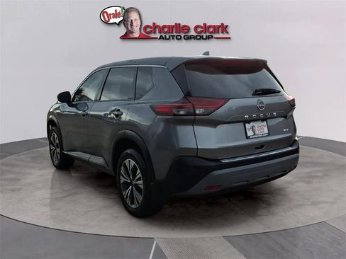 Used 2023 Nissan Rogue SV image 3