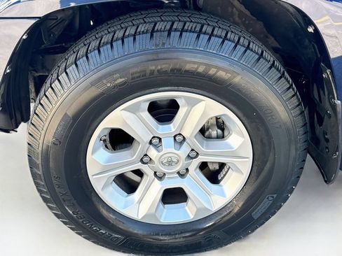 Used 2020 Toyota 4Runner SR5 Premium w/ Moonroof Package RWD image 40