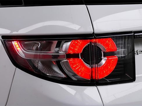 Used 2019 Land Rover Discovery Sport SE image 13