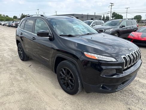 Used 2015 Jeep Cherokee Latitude w/ Cold Weather Group AWD/4WD image 4