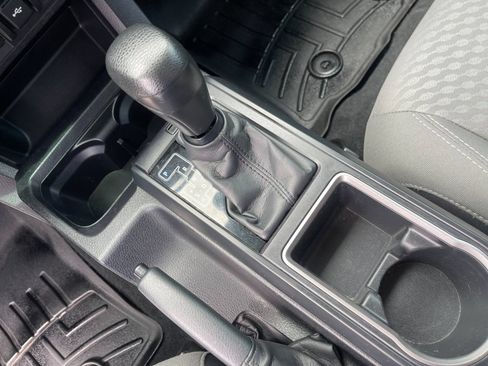 Used 2022 Toyota Tacoma SR AWD/4WD image 24