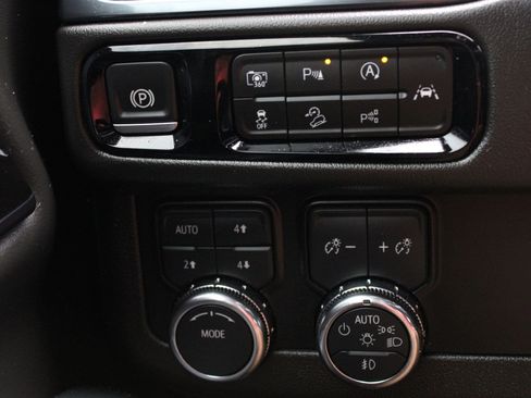 Used 2025 GMC Yukon AT4 w/ LPO, Floor Liner Package image 20