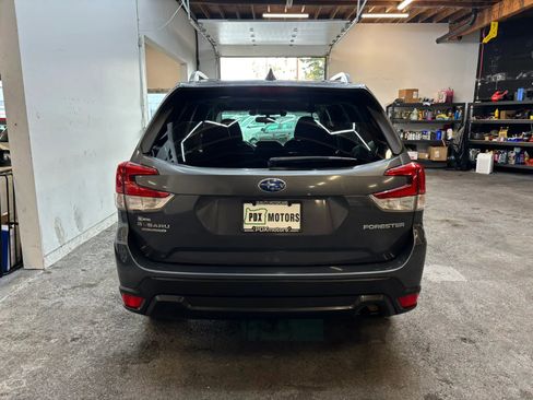 Used 2020 Subaru Forester Premium AWD/4WD image 6