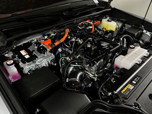 Certified 2025 Toyota 4Runner TRD Off-Road Premium image 10