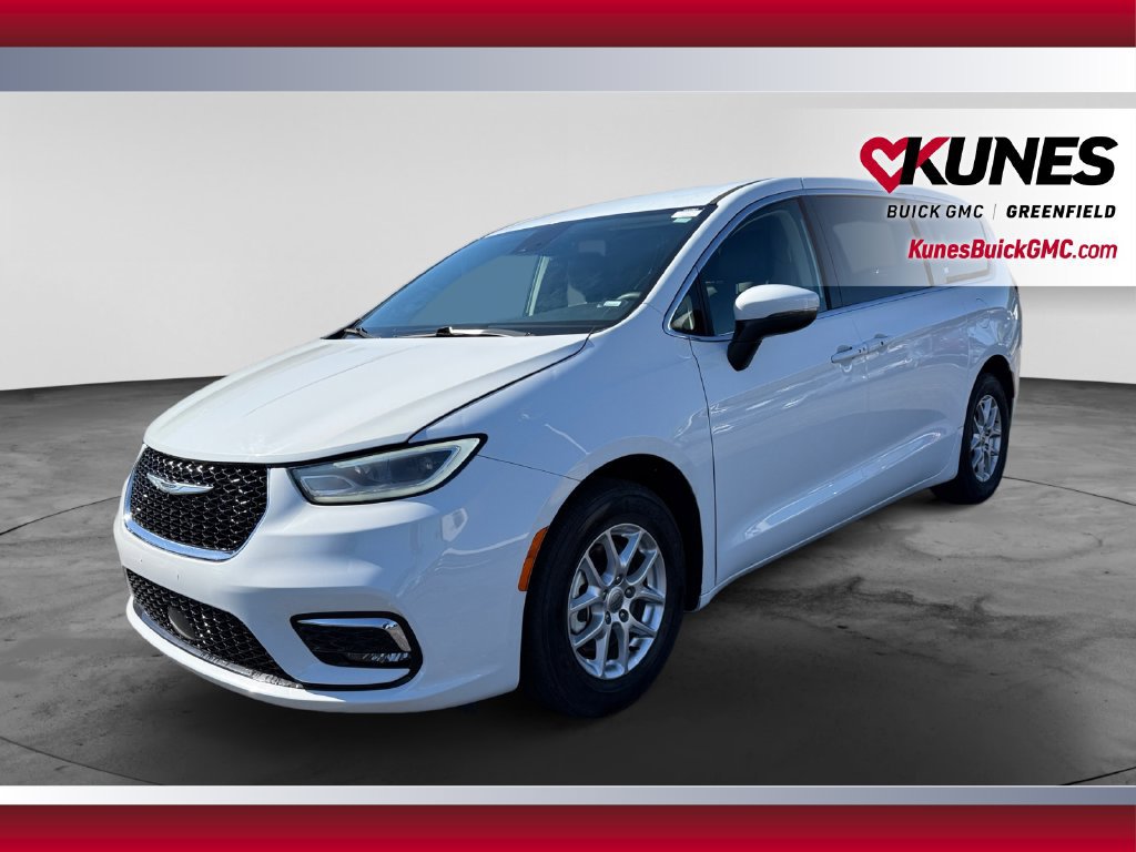 Used 2023 Chrysler Pacifica Touring-L FWD image 5