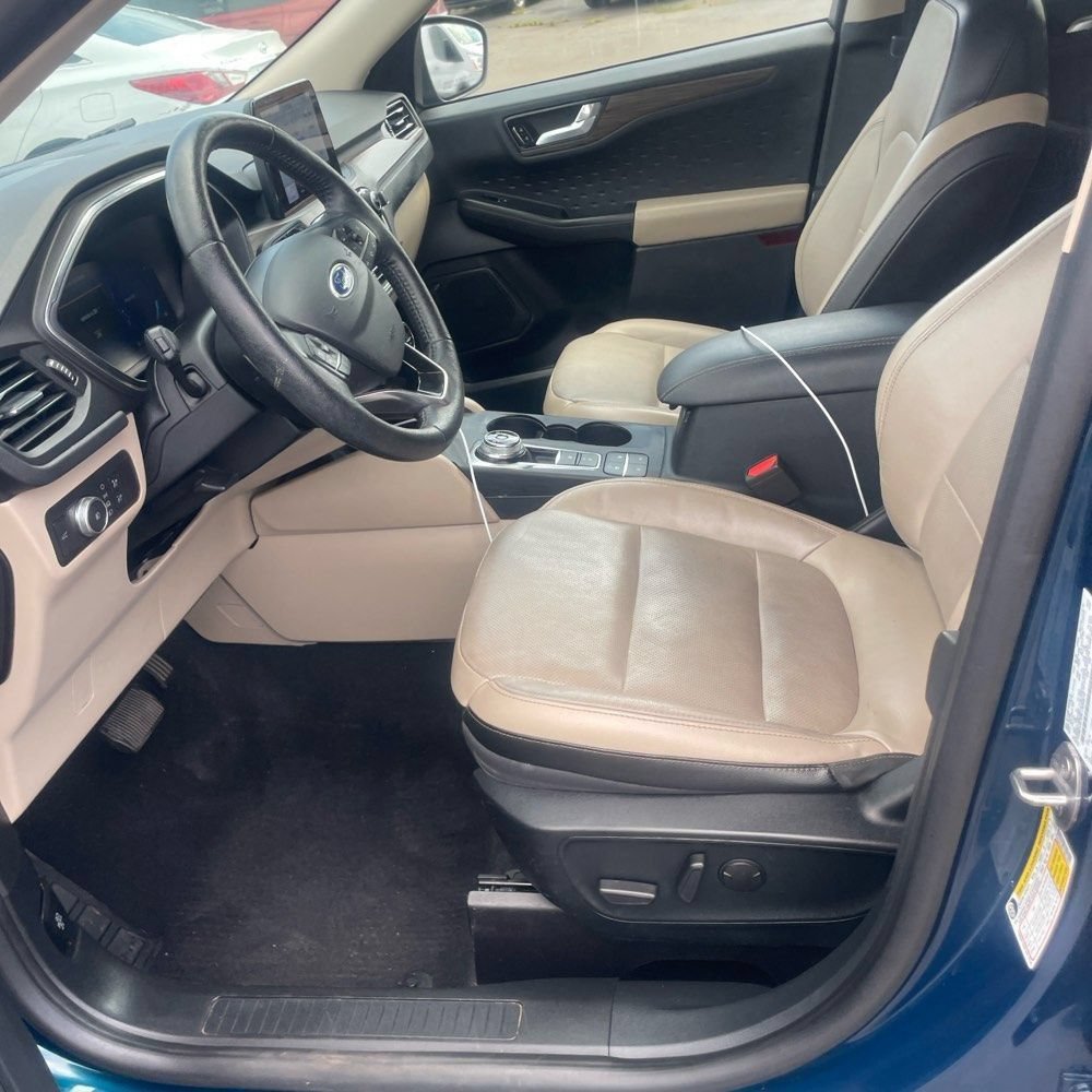 Used 2020 Ford Escape Titanium w/ Titanium Premium Package 2.0 AWD/4WD image 5