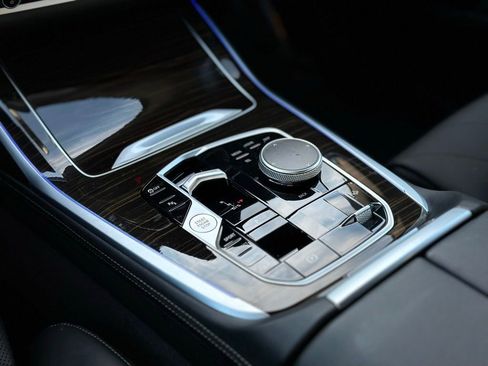 Certified 2024 BMW X7 xDrive40i w/ M Sport Package image 19