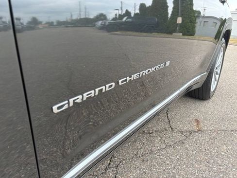 Used 2023 Jeep Grand Cherokee Summit AWD/4WD image 31