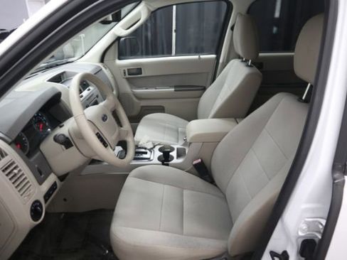 Used 2010 Ford Escape Limited image 9