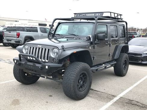 Used 2018 Jeep Wrangler Unlimited Sahara image 9