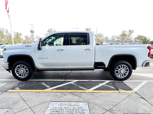 Used 2025 Chevrolet Silverado 2500 LTZ w/ LTZ Convenience Package image 11