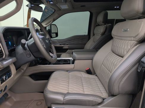 Certified 2025 Ford F450 Platinum w/ Platinum Plus Package image 4