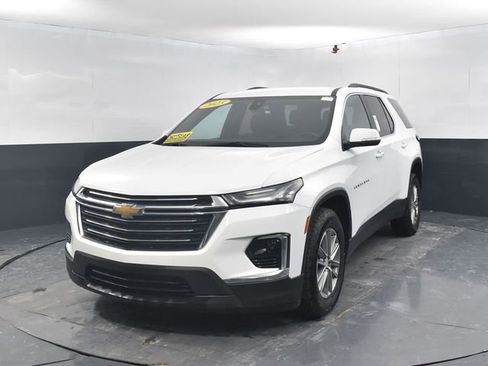 Used 2023 Chevrolet Traverse LT image 3