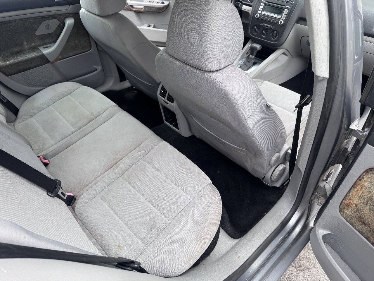 Used 2007 Volkswagen Rabbit 4-Door FWD image 11