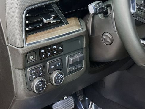 Used 2025 Chevrolet Tahoe High Country AWD/4WD image 11