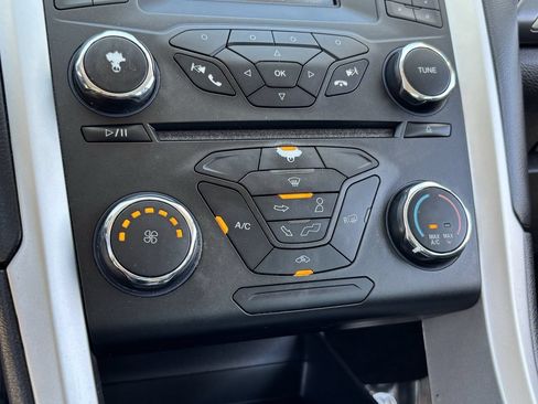 Used 2016 Ford Fusion SE FWD image 22