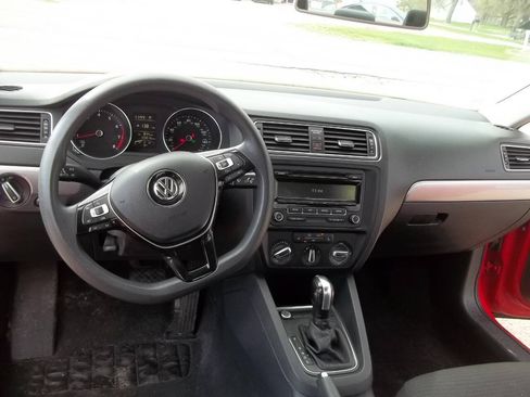 Used 2015 Volkswagen Jetta SE FWD image 10