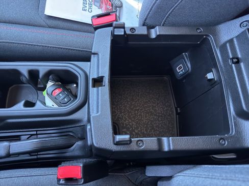 Used 2025 Jeep Wrangler Unlimited Rubicon image 26