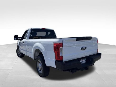 Used 2019 Ford F250 XL w/ Power Equipment Group RWD image 4
