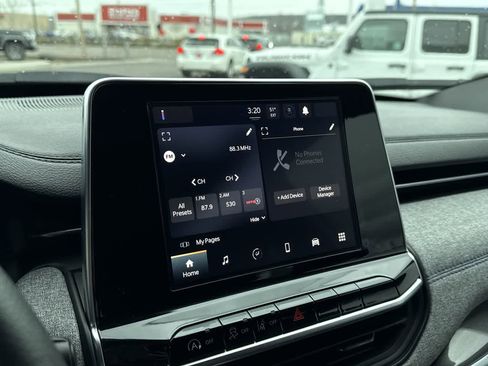 Used 2025 Jeep Compass Sport image 18