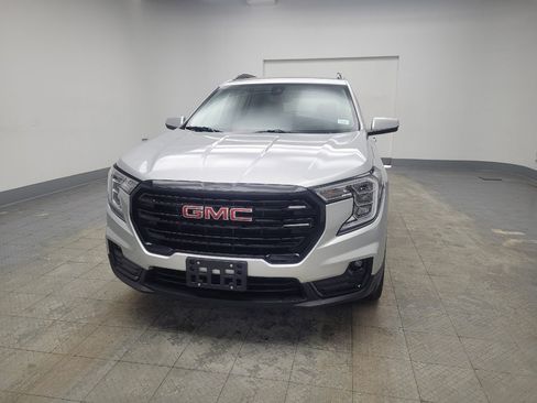 Used 2022 GMC Terrain SLT w/ Elevation Edition image 15