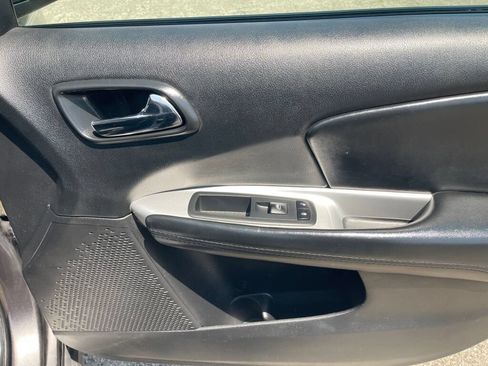 Used 2019 Dodge Journey SE FWD image 32