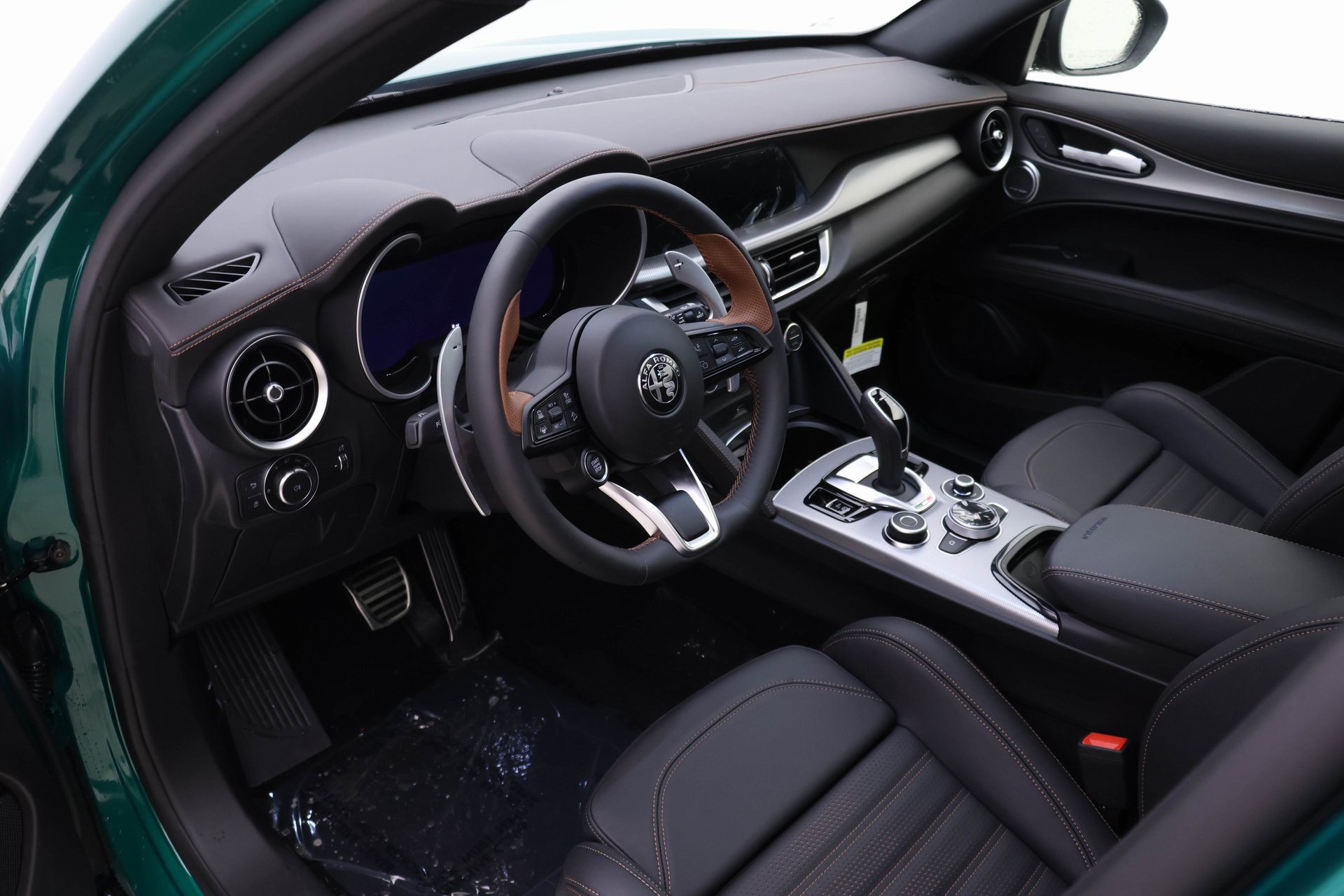 New 2025 Alfa Romeo Stelvio Sprint w/ Convenience Pack AWD/4WD image 6