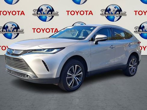 Certified 2024 Toyota Venza LE image 3