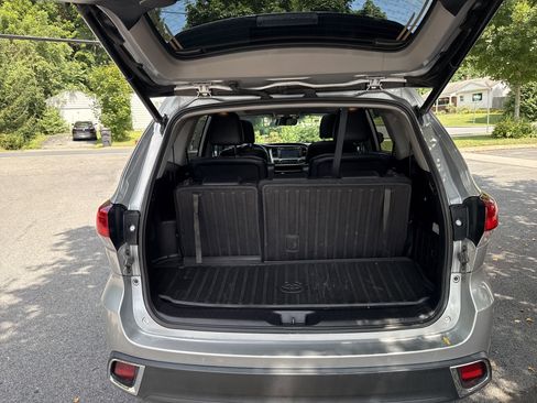 Used 2018 Toyota Highlander Limited Platinum image 12