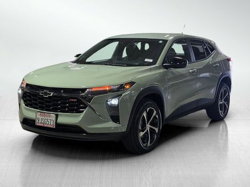 Used 2024 Chevrolet Trax RS FWD image 3