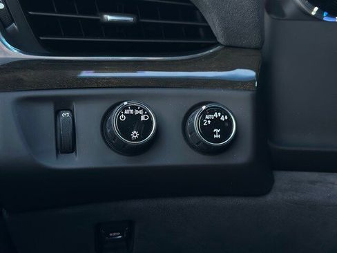 Used 2017 Cadillac Escalade Platinum image 13