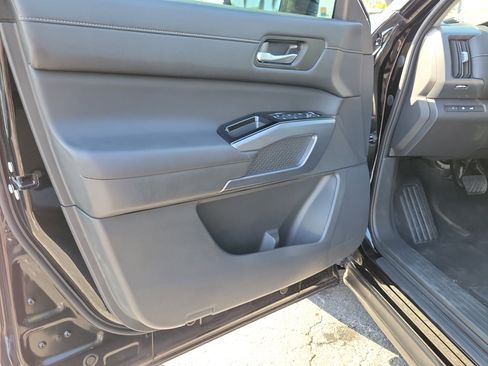 Certified 2025 Nissan Pathfinder SL w/ Cargo Package FWD image 17