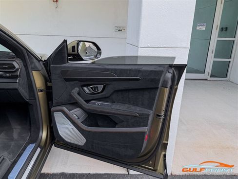 Used 2024 Lamborghini Urus Performante AWD/4WD image 38