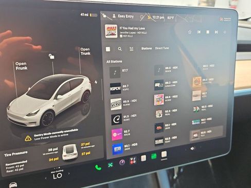 Used 2022 Tesla Model Y Performance AWD/4WD image 13