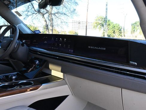 Certified 2025 Cadillac Escalade Sport Platinum image 25