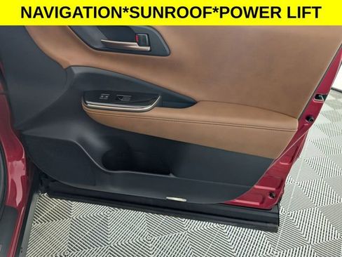 Used 2025 Toyota Crown Signia w/ Advanced Technology Package image 35