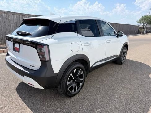 Used 2025 Nissan Kicks SV AWD/4WD image 6