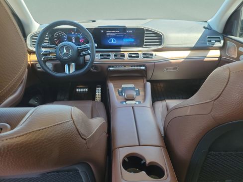 Used 2024 Mercedes-Benz GLS 450 4MATIC image 8