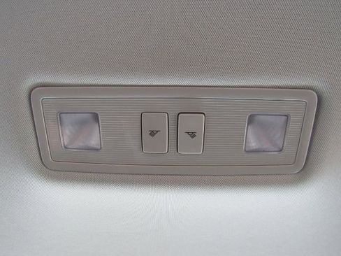 Used 2023 Volkswagen Taos SE image 28