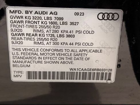 Used 2024 Audi Q8 e-tron Premium Plus w/ Premium Plus Package AWD/4WD image 38