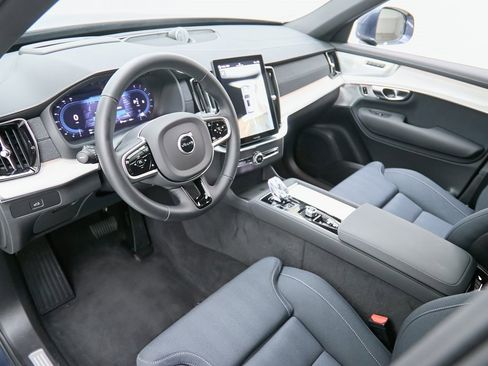 Certified 2025 Volvo XC90 B6 Ultra image 12