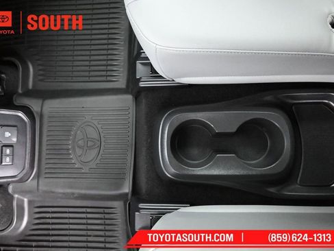 Used 2023 Toyota Highlander Limited AWD/4WD image 29